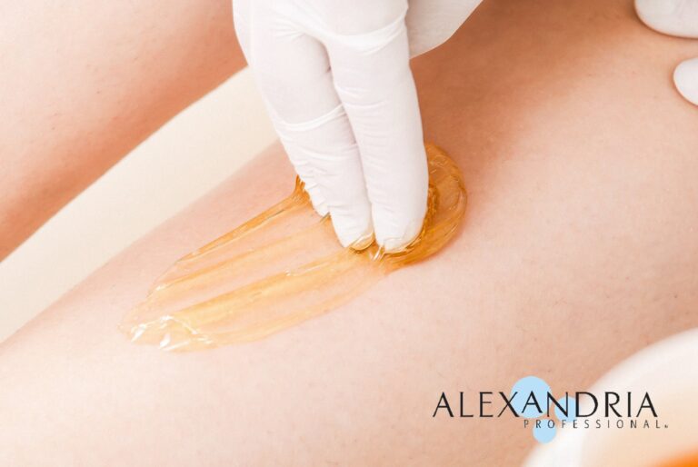 Iho sileäksi sokeroinnilla. Sokerointi on tehokas, mutta hellävarainen karvanpoisto menetelmä.